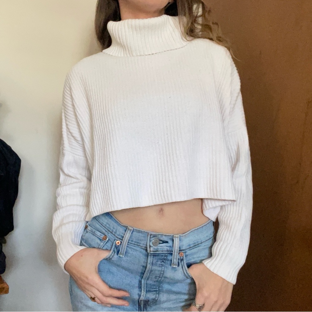 Hollister Ribbed White Turtleneck Sweater Size M - Picture 4 of 8